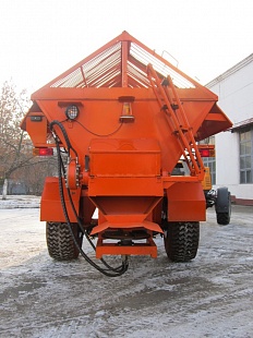 Прицепной пескосолераспределитель ПП-1